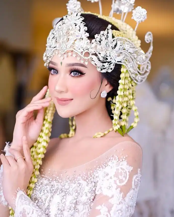 Busana Pengantin Pernikahan Sunda